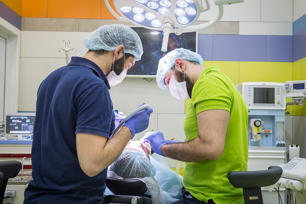 Имплантация зубов - 2019 Рудента ©